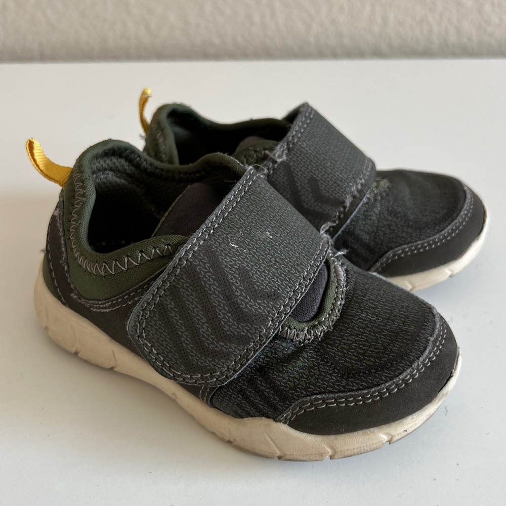 Carters Shoes (Green with Velcro Strap sz 7)